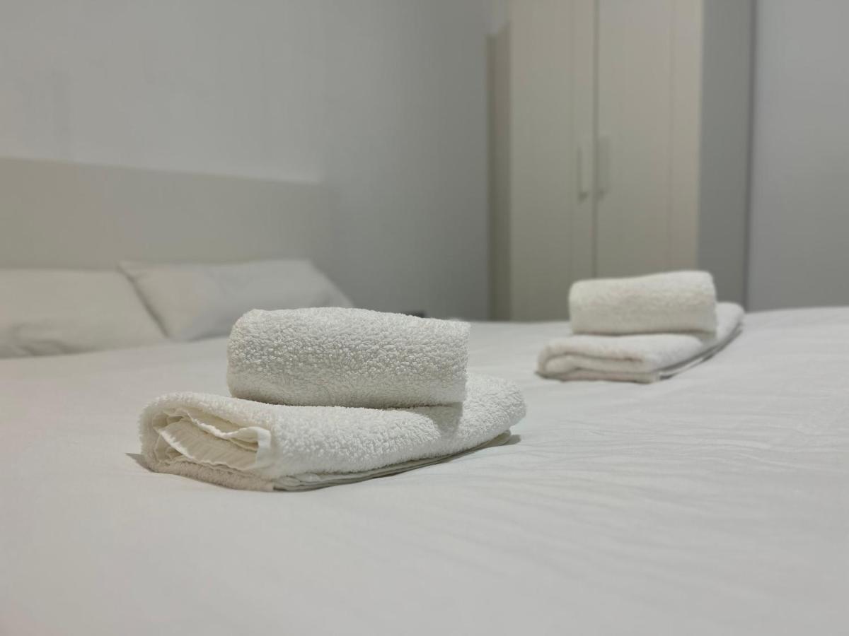 Hostel Ramon Lujan 91 マドリード エクステリア 写真