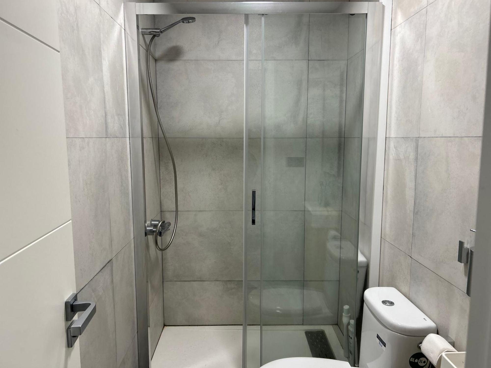 Hostel Ramon Lujan 91 マドリード エクステリア 写真
